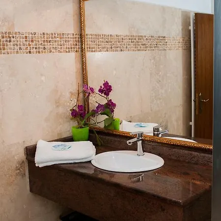 Complex Adal בקתה