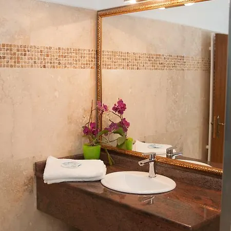 בקתה Complex Adal *