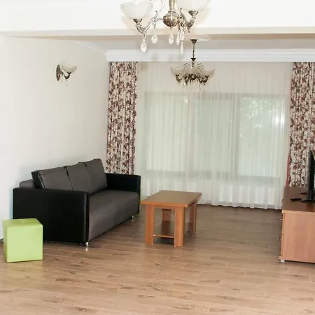 Complex Adal בקתה *