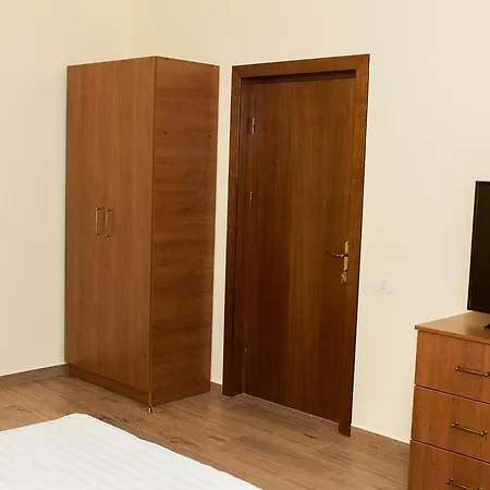 Complex Adal בקתה