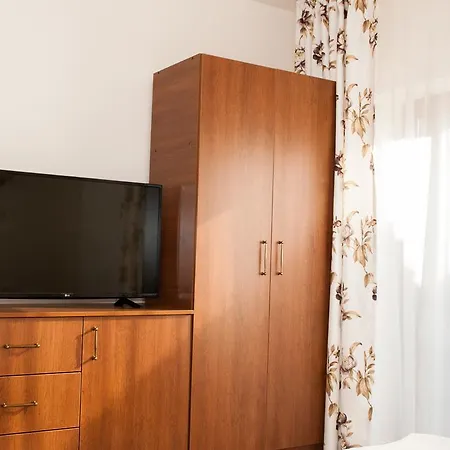 Complex Adal בקתה *