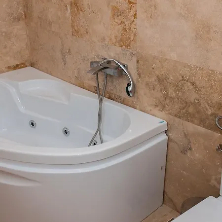 בקתה Complex Adal